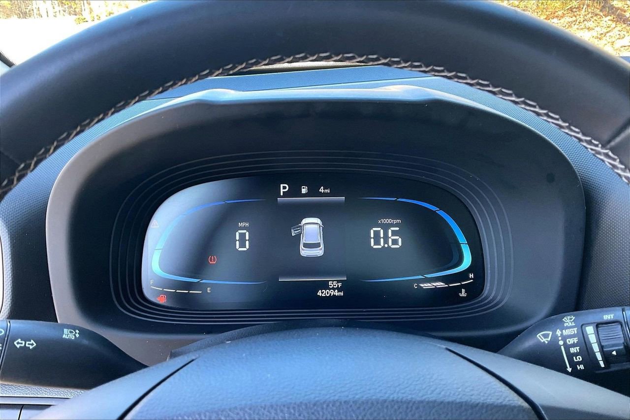 Used 2023 Hyundai Venue SEL w/ Cargo Package image 10