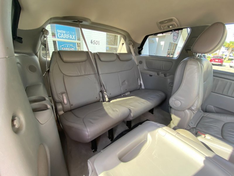 Used 2009 Toyota Sienna 5dr 7-Pass Van XLE AWD image 18