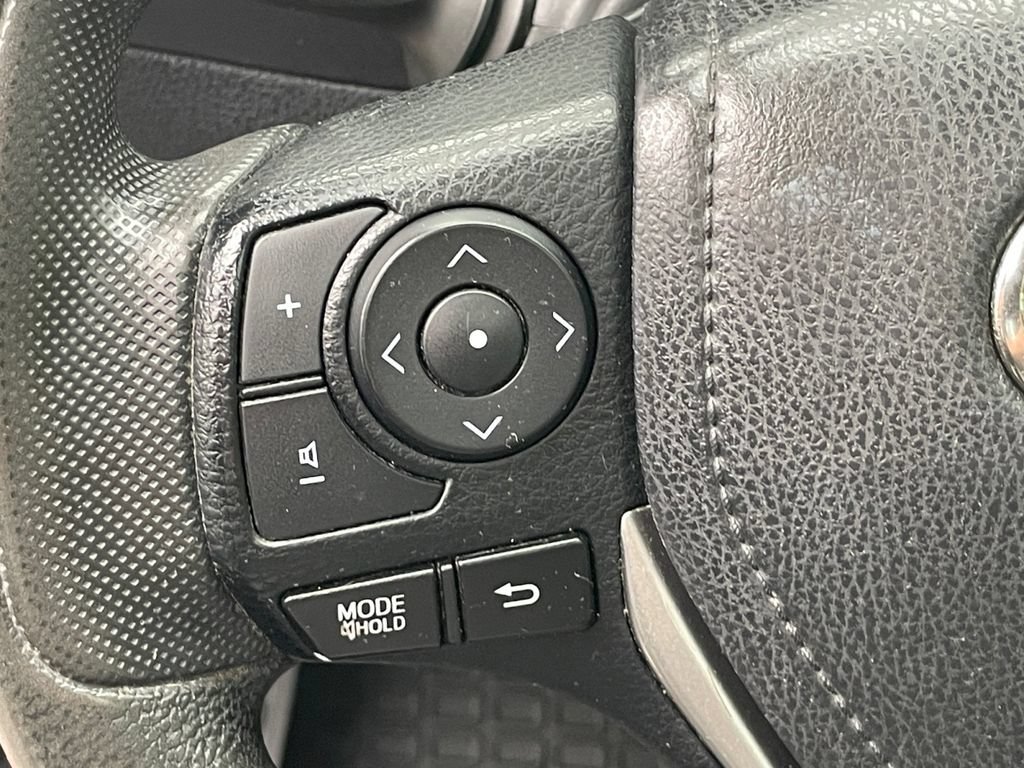 Used 2015 Toyota Corolla LE FWD image 32