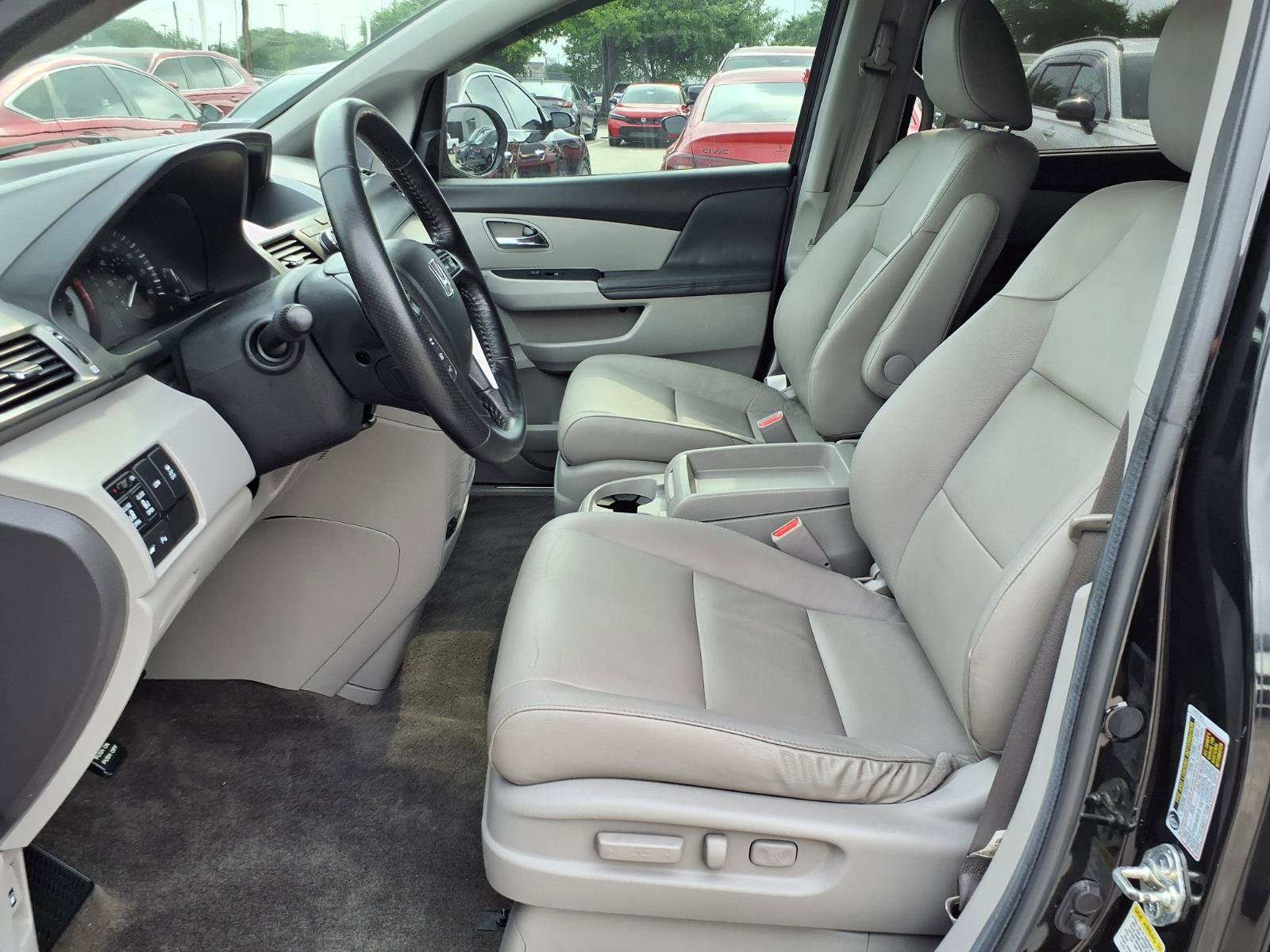 Used 2014 Honda Odyssey Touring Elite image 18