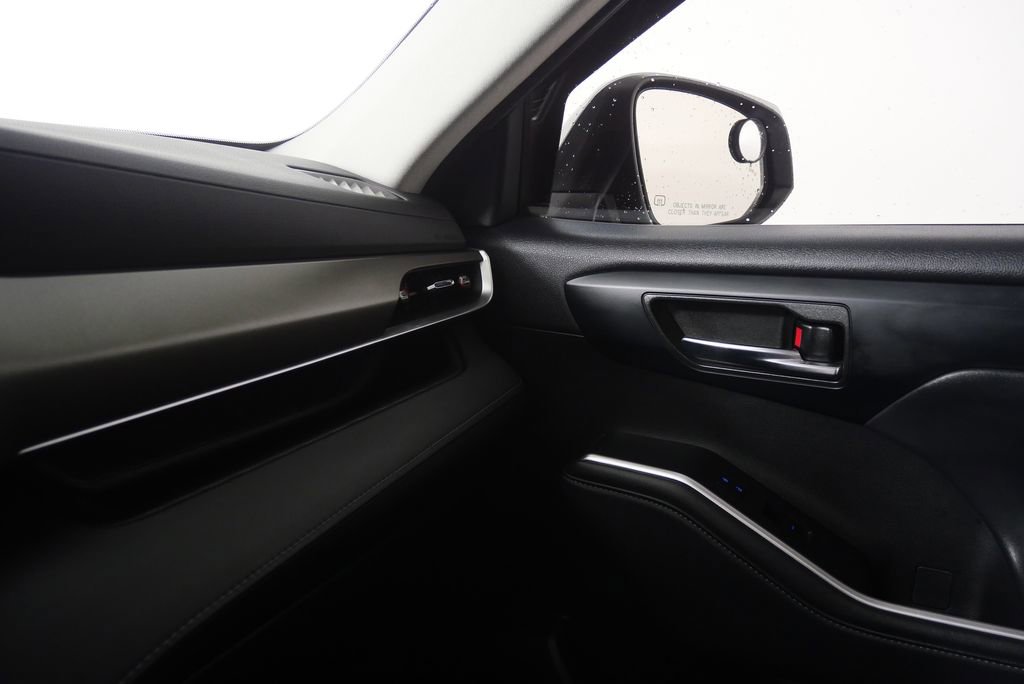 Used 2022 Toyota Highlander XLE image 33