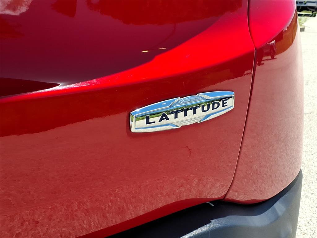 Used 2016 Jeep Renegade Latitude AWD/4WD image 26