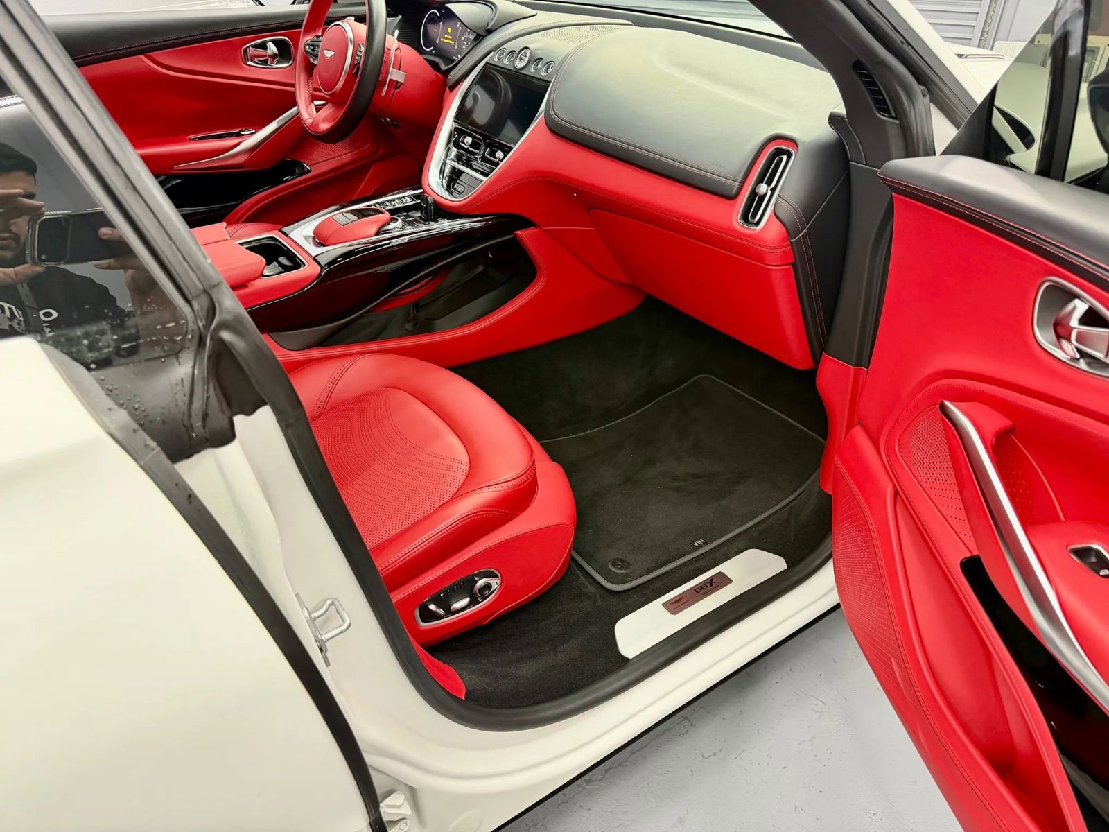 Used 2023 Aston Martin DBX image 14