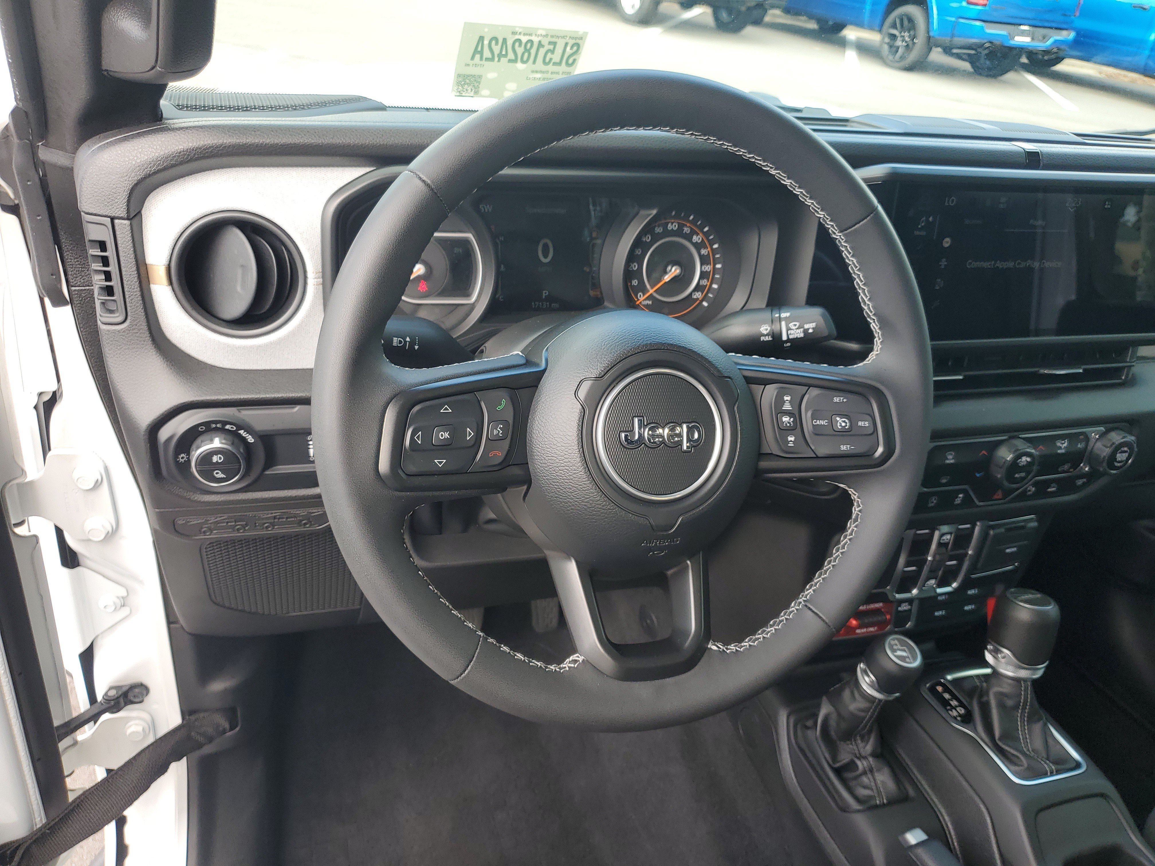 Used 2025 Jeep Gladiator Sport AWD/4WD image 15