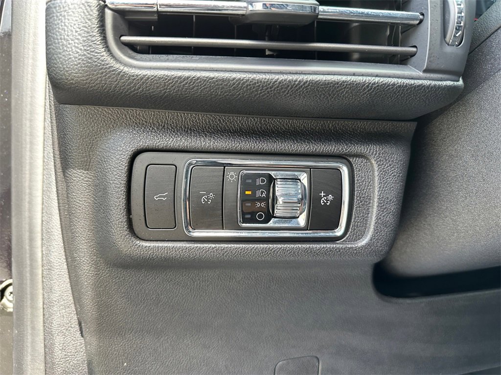 Used 2025 Lincoln Corsair FWD w/ Equipment Group 101A image 31