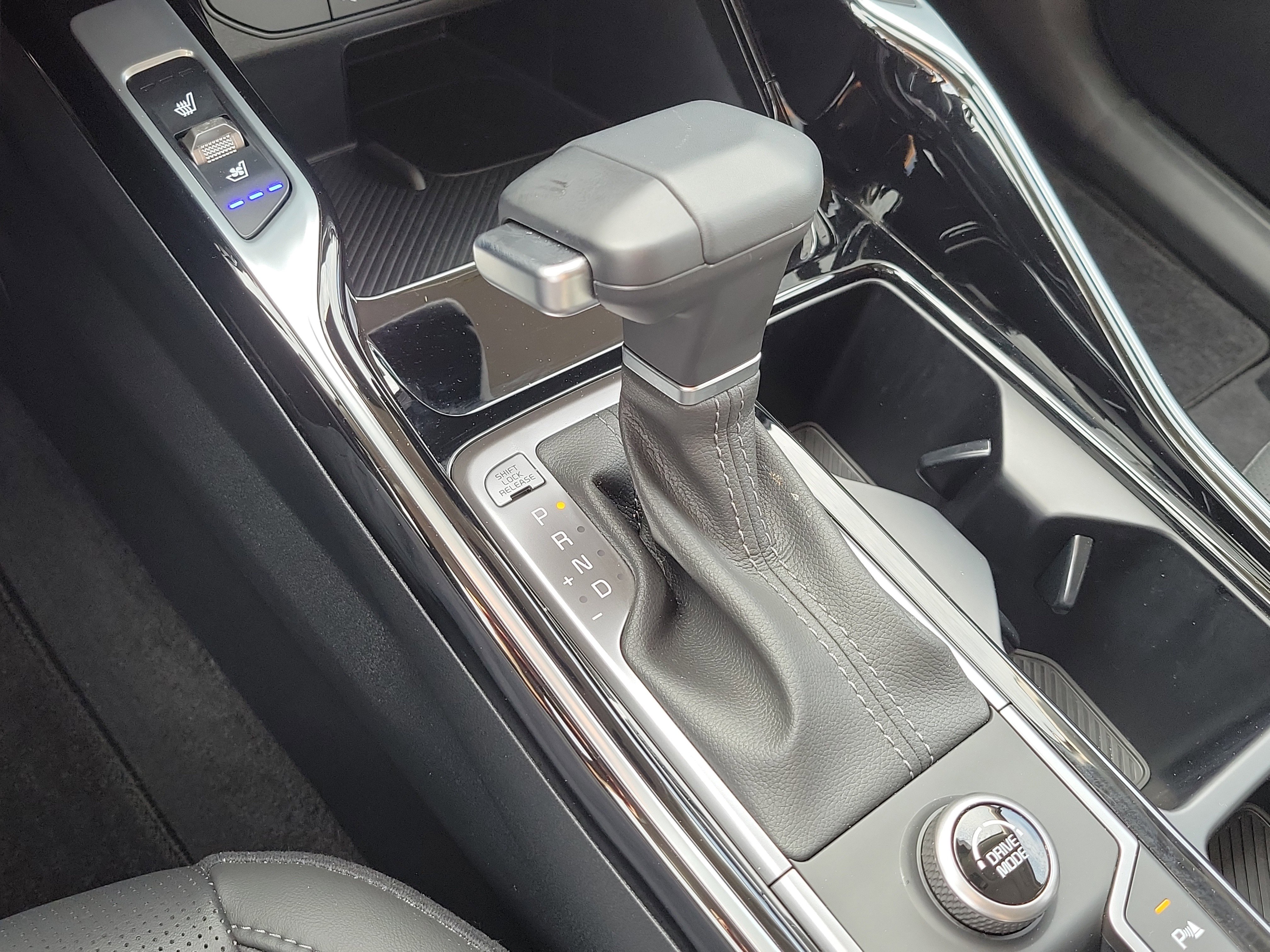 Used 2025 Kia Sorento SX image 38