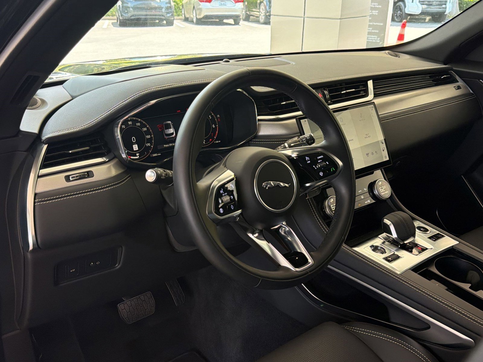 Used 2026 Jaguar F-PACE R-Dynamic S AWD/4WD image 4