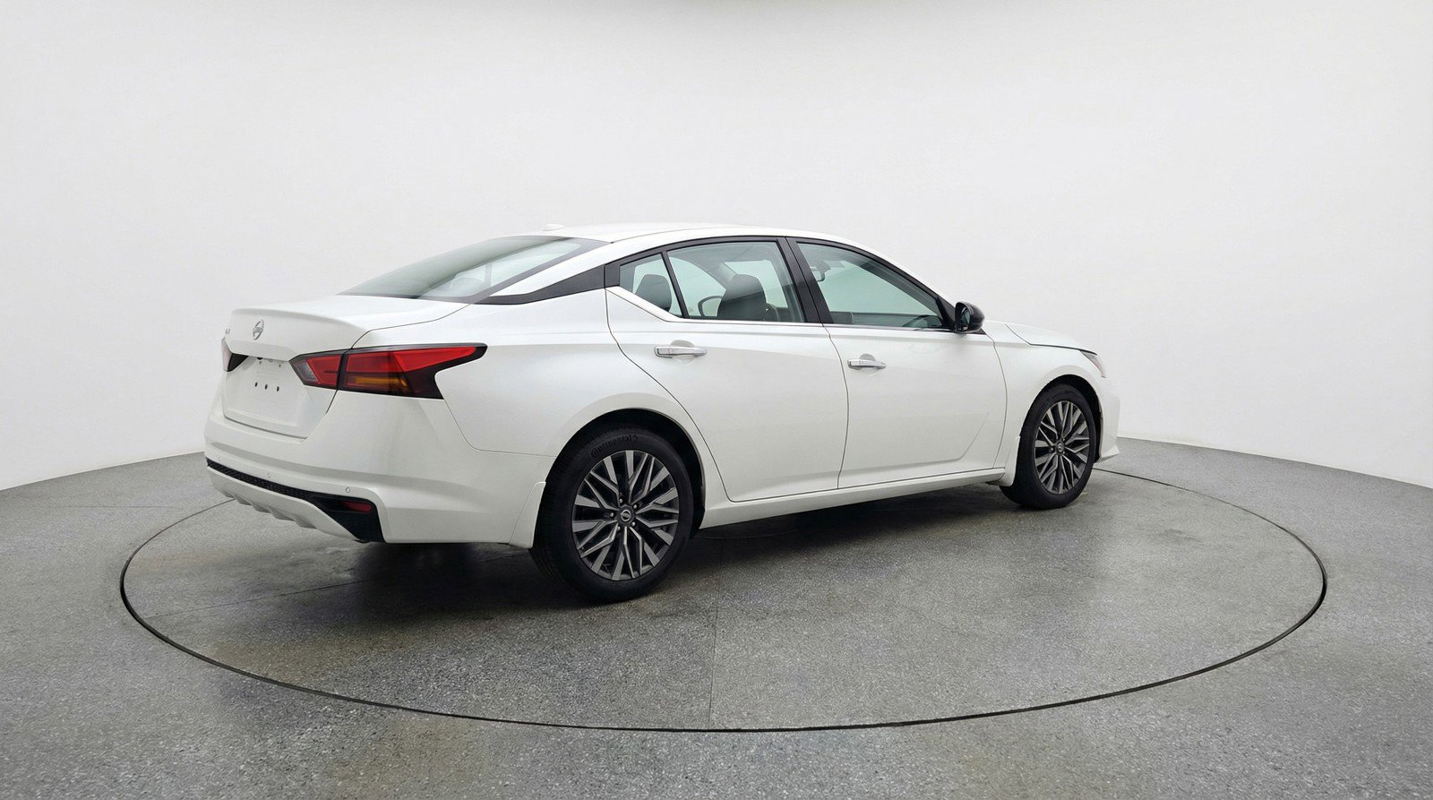 Used 2025 Nissan Altima 2.5 SV FWD image 9