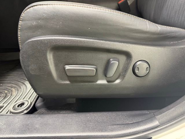 Used 2017 Toyota Highlander Plus FWD image 14