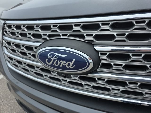 Used 2023 Ford Explorer Limited w/ Equipment Group 301A RWD image 9