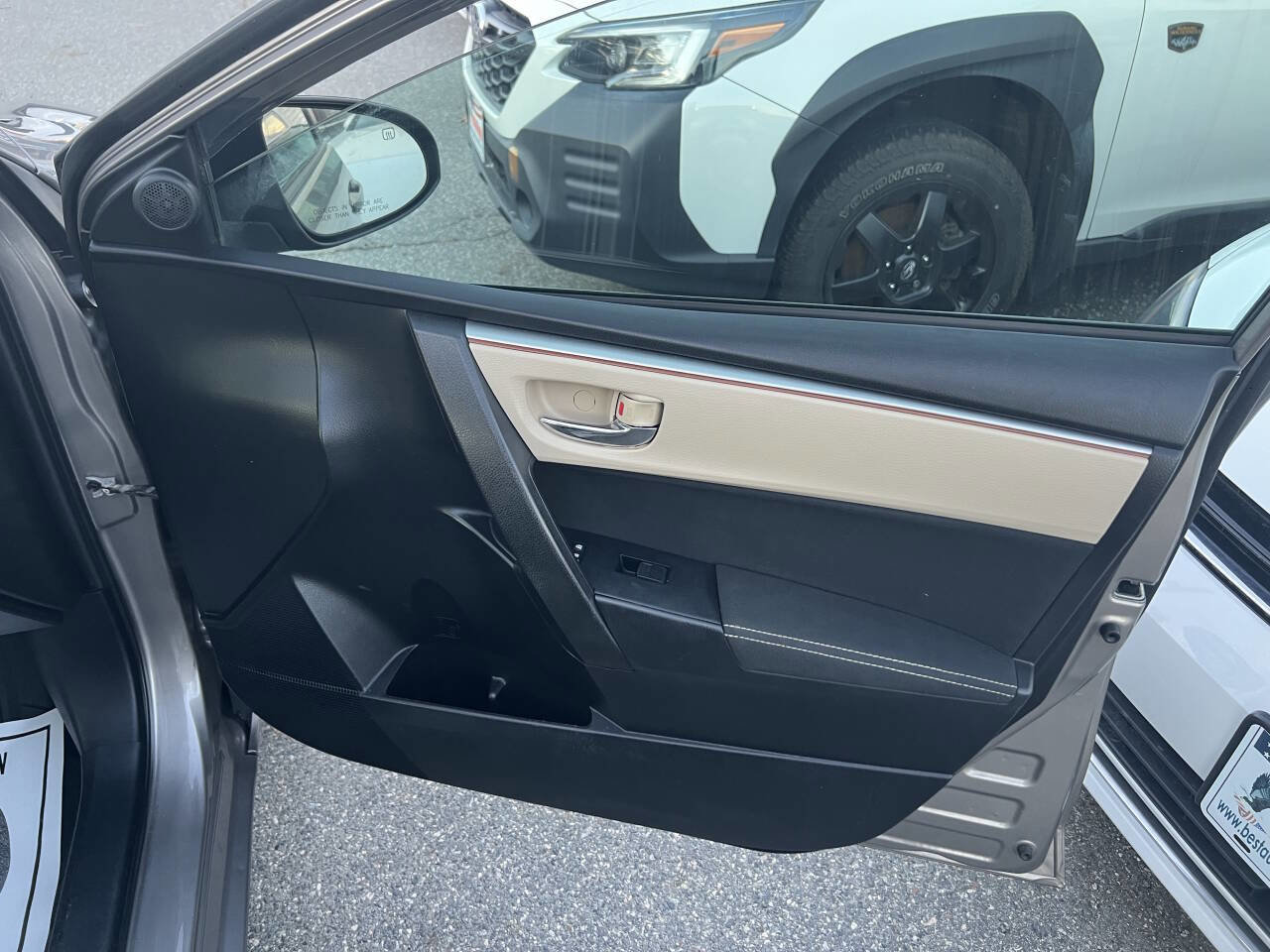 Used 2015 Toyota Corolla LE FWD image 11