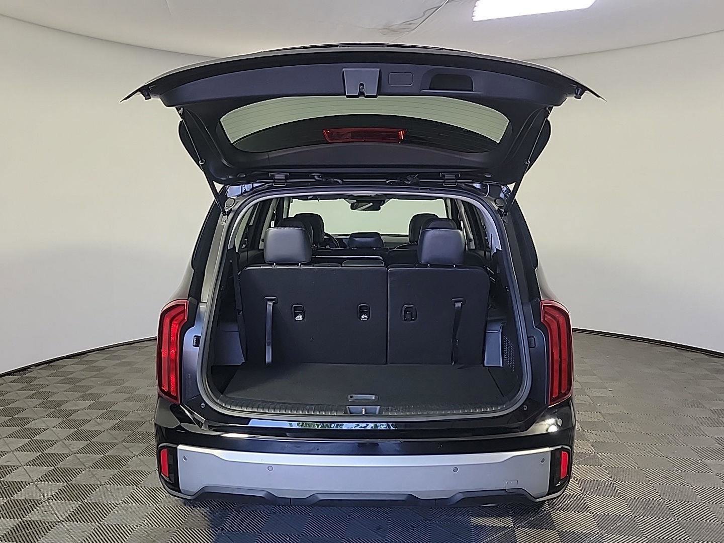 Used 2023 Kia Telluride LX AWD/4WD image 8