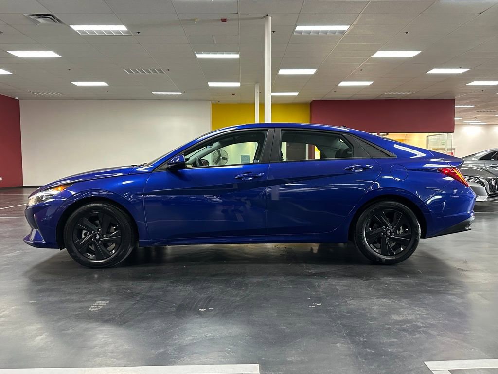 Used 2023 Hyundai Elantra Blue image 4