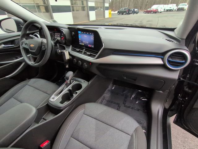 Used 2024 Chevrolet Trax LS image 26
