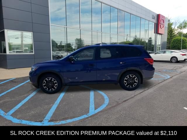 Used 2019 Nissan Pathfinder SL AWD/4WD image 2