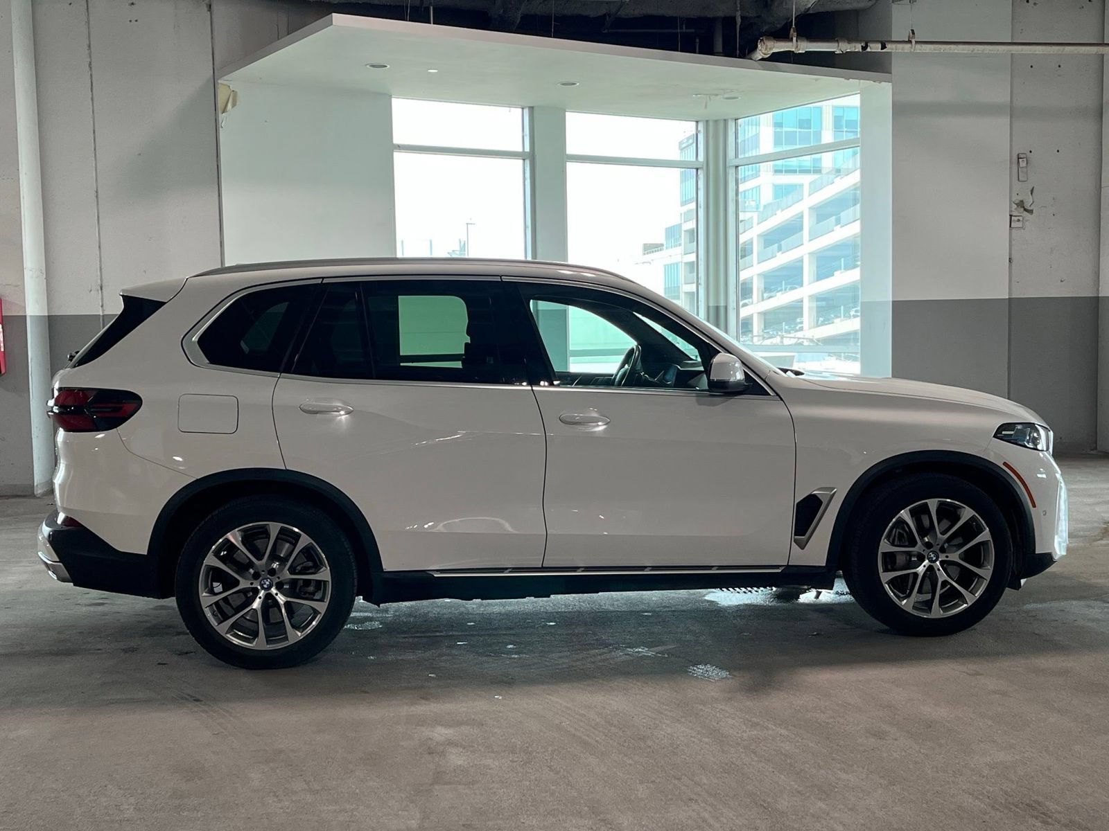 Used 2025 BMW X5 xDrive50e AWD/4WD image 13