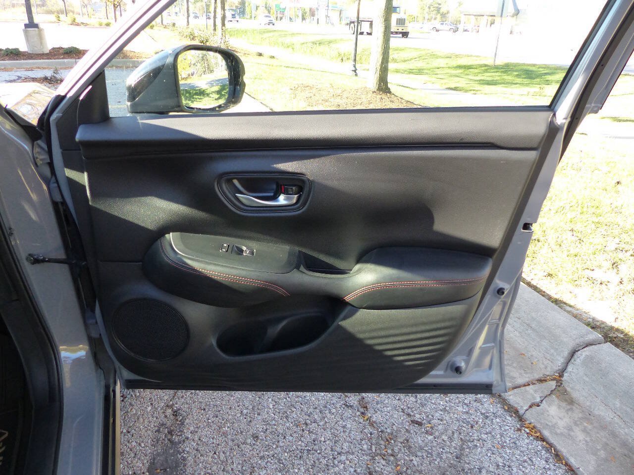 Used 2025 Honda HR-V Sport image 40