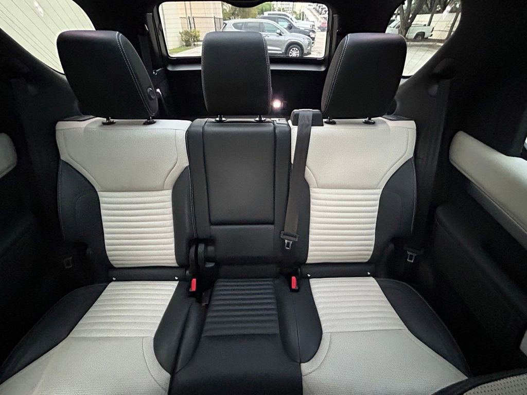 Used 2021 Land Rover Discovery S R-Dynamic image 13