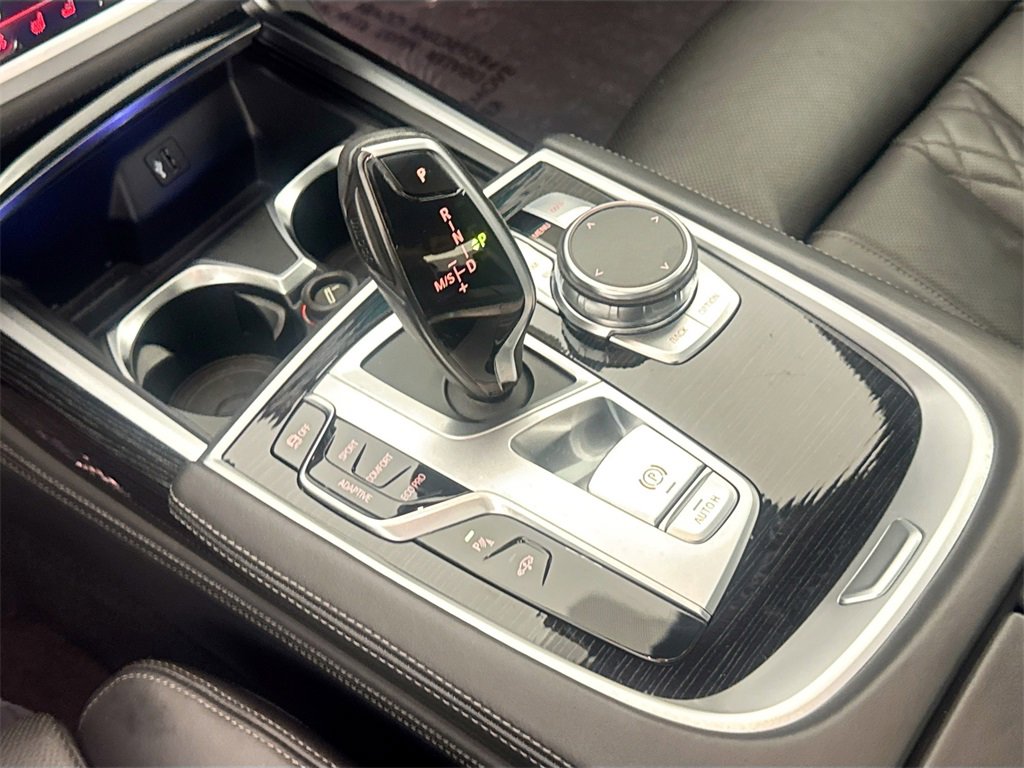 Used 2019 BMW 750i image 16