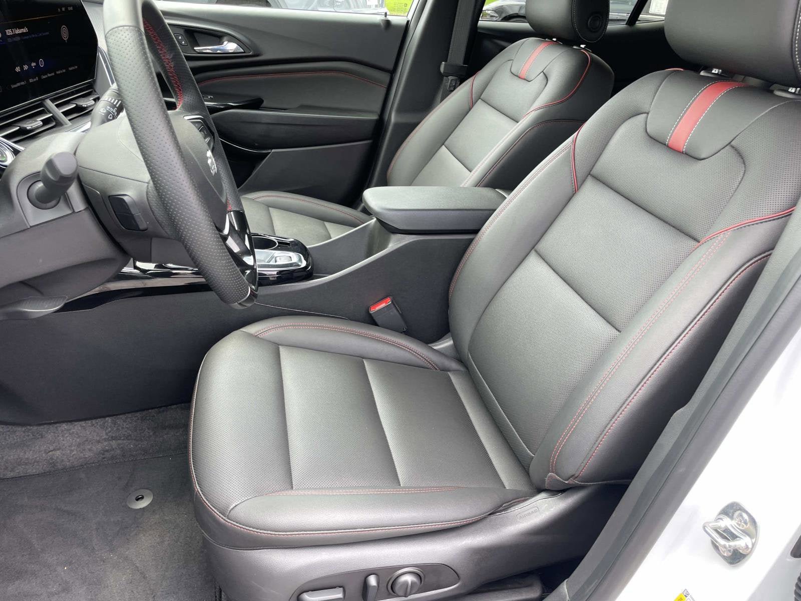 Used 2026 Chevrolet Trax RS w/ Sunroof Package FWD image 15