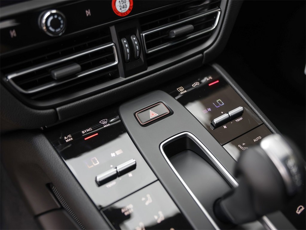 Used 2025 Porsche Macan image 23