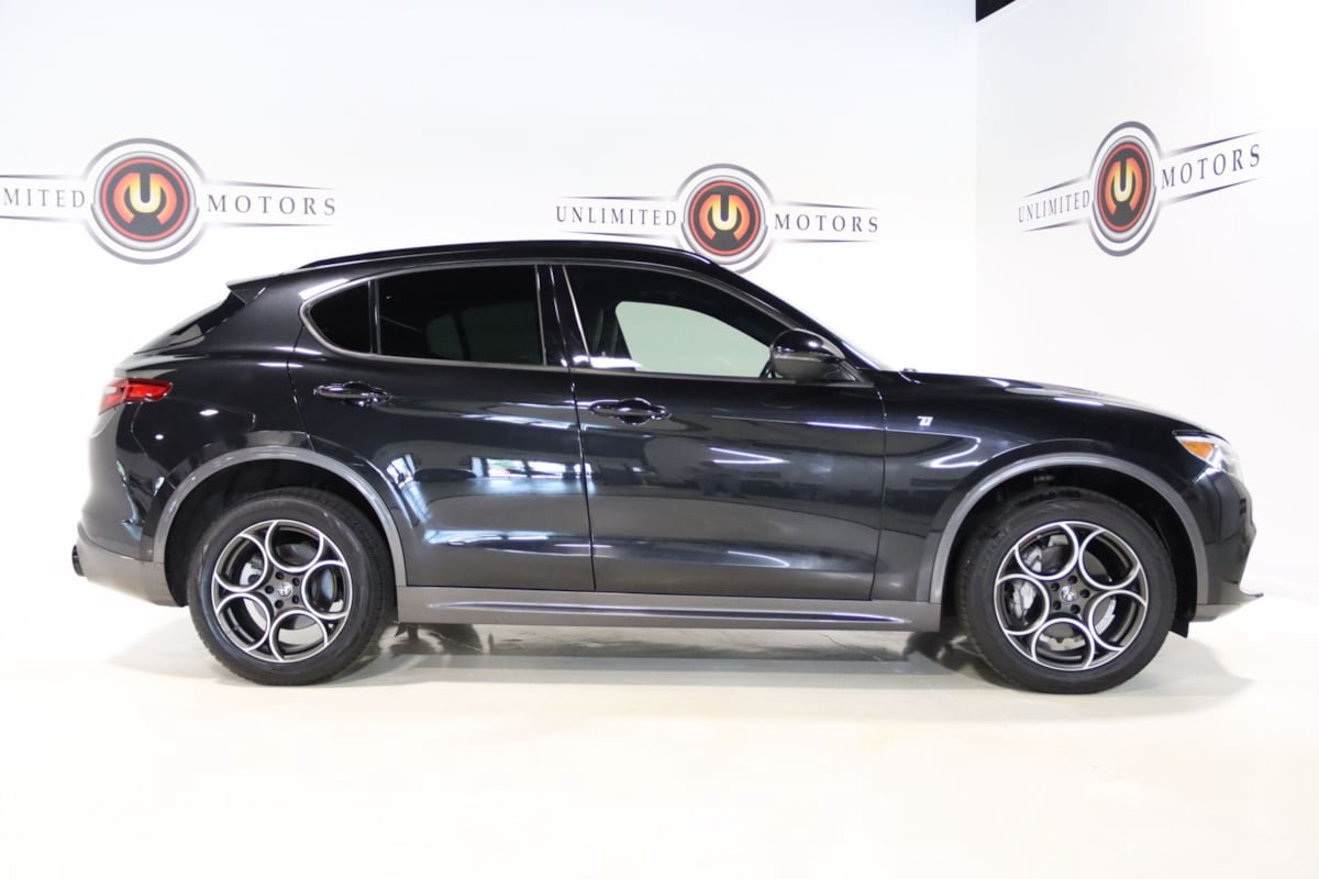 Used 2022 Alfa Romeo Stelvio Ti AWD/4WD image 5