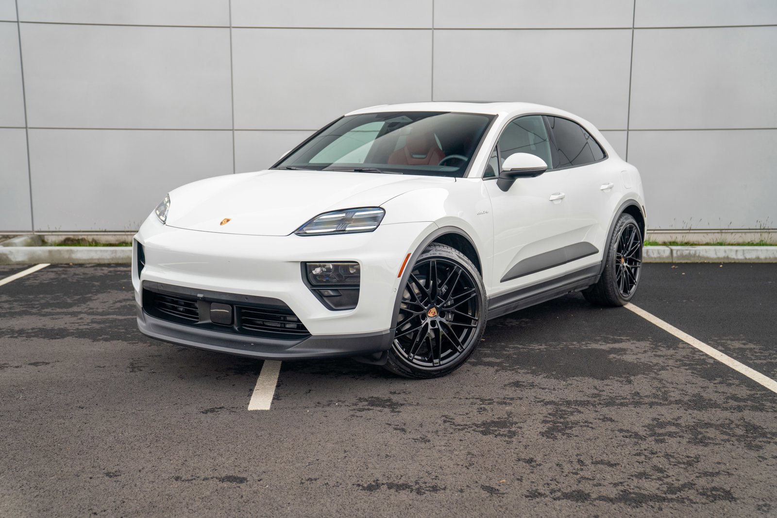 Certified 2025 Porsche Macan Electric image 1