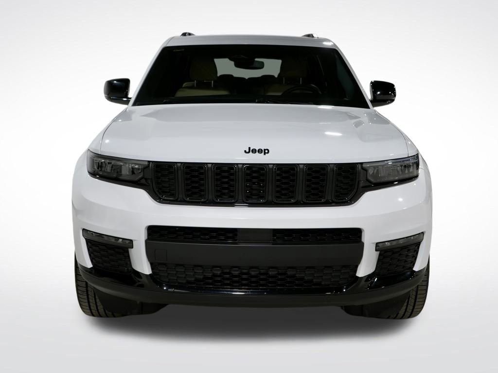 Used 2023 Jeep Grand Cherokee L Limited w/ Black Appearance Package image 11