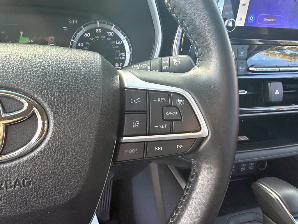 Used 2023 Toyota Highlander XLE AWD/4WD image 32