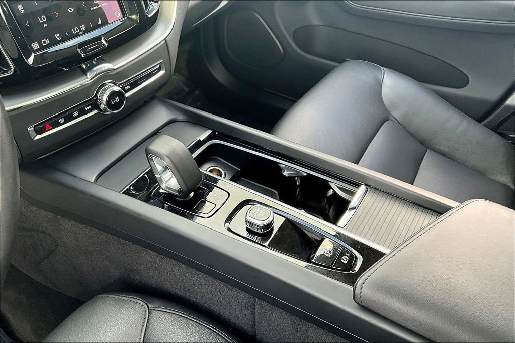 Certified 2024 Volvo XC60 T8 Core w/ Protection Package Premier image 18