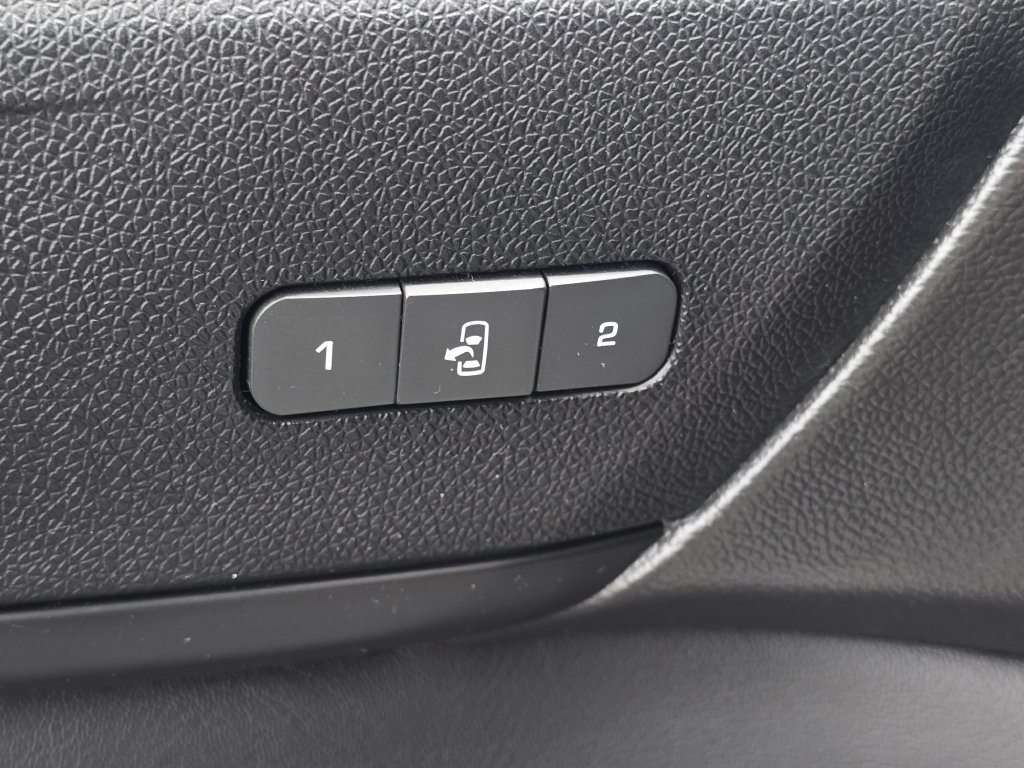 Used 2015 Chevrolet Traverse LTZ AWD/4WD image 24