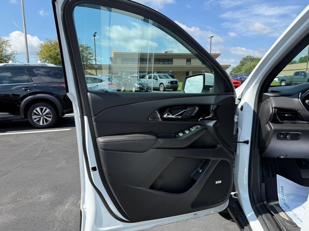 Used 2023 Chevrolet Traverse RS w/ LPO, Floor Liner Package AWD/4WD image 21