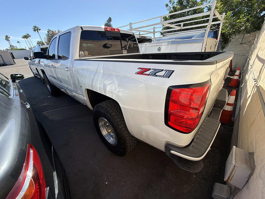 Used 2018 Chevrolet Silverado 1500 LT w/ All Star Edition AWD/4WD image 3