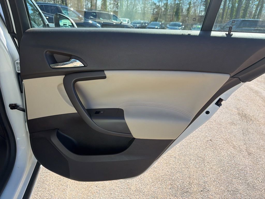 Used 2011 Buick Regal CXL w/ RL2 Preferred Equipment Group FWD image 27