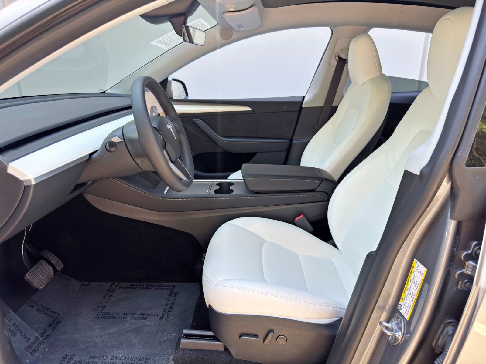 Used 2024 Tesla Model Y Long Range RWD image 17