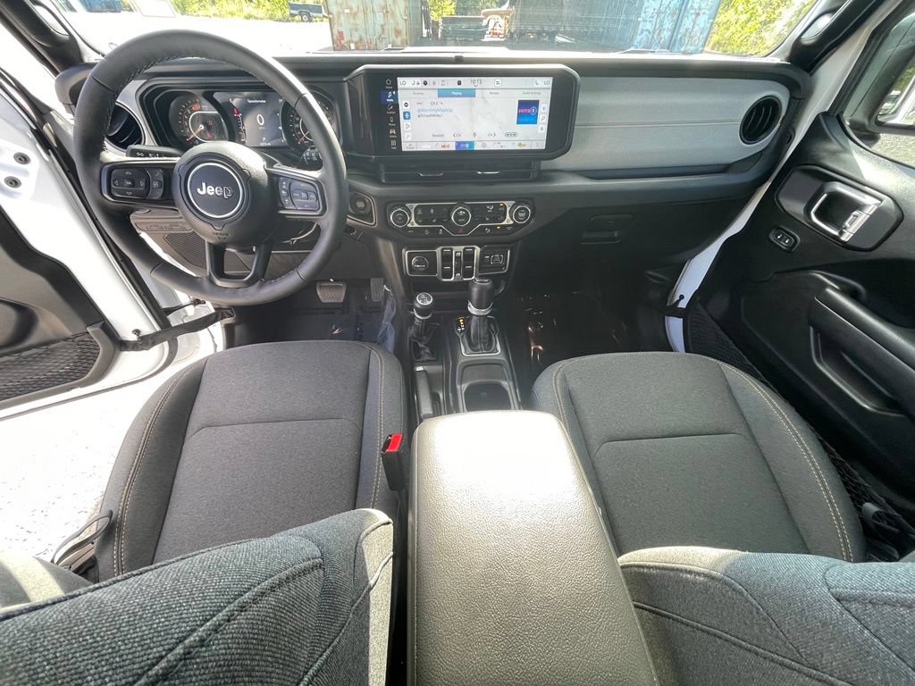 Used 2025 Jeep Wrangler Unlimited Sport AWD/4WD image 3