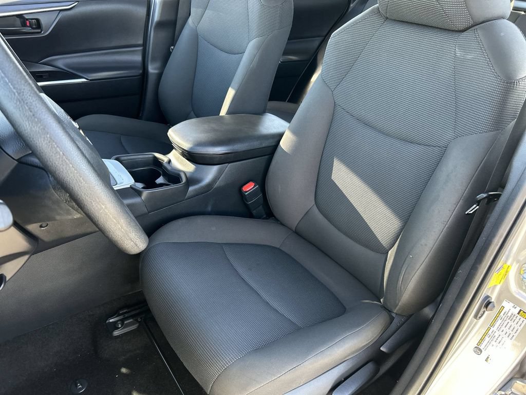 Used 2021 Toyota RAV4 LE w/ Carpet Mat Package (TMS) FWD image 19