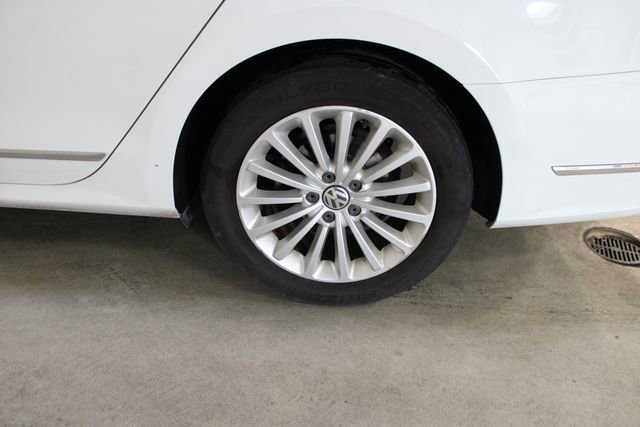 Used 2017 Volkswagen Passat 1.8T SE FWD image 32