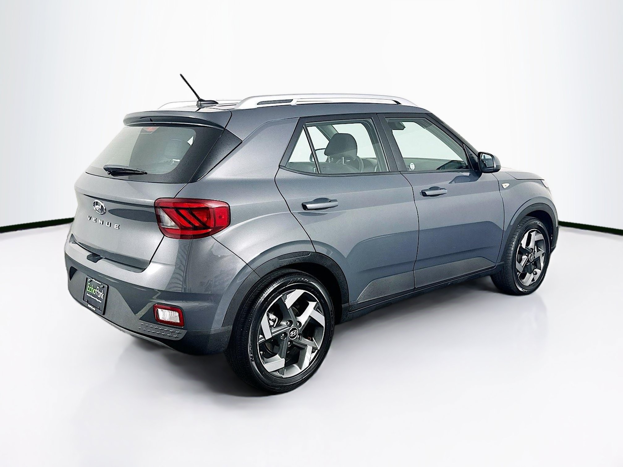 Used 2023 Hyundai Venue SEL FWD image 9