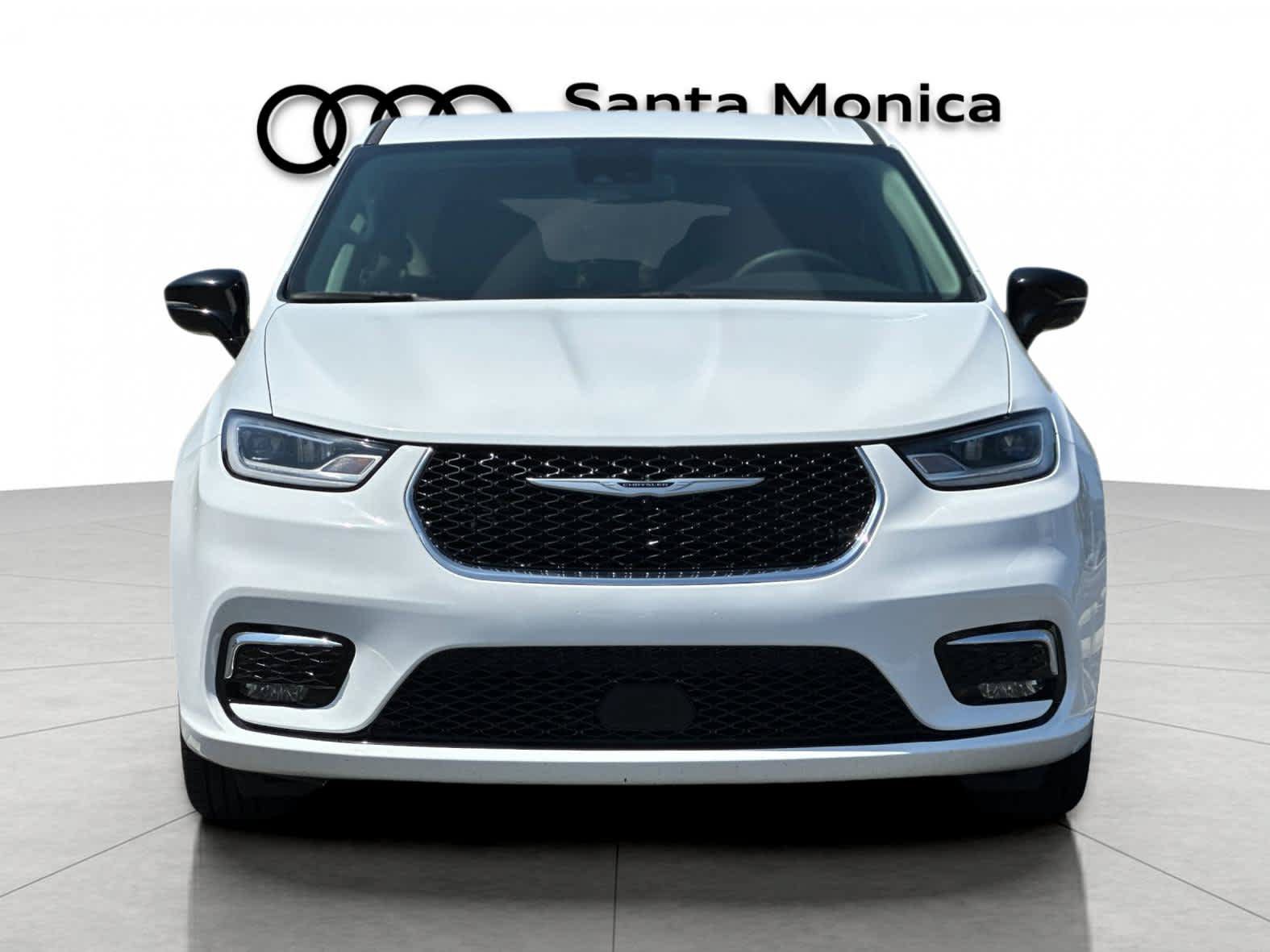 Used 2024 Chrysler Pacifica Touring-L FWD image 10