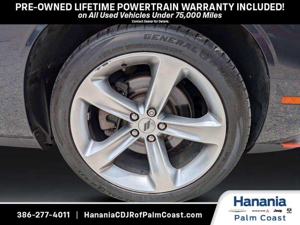Used 2017 Dodge Challenger R/T RWD image 9