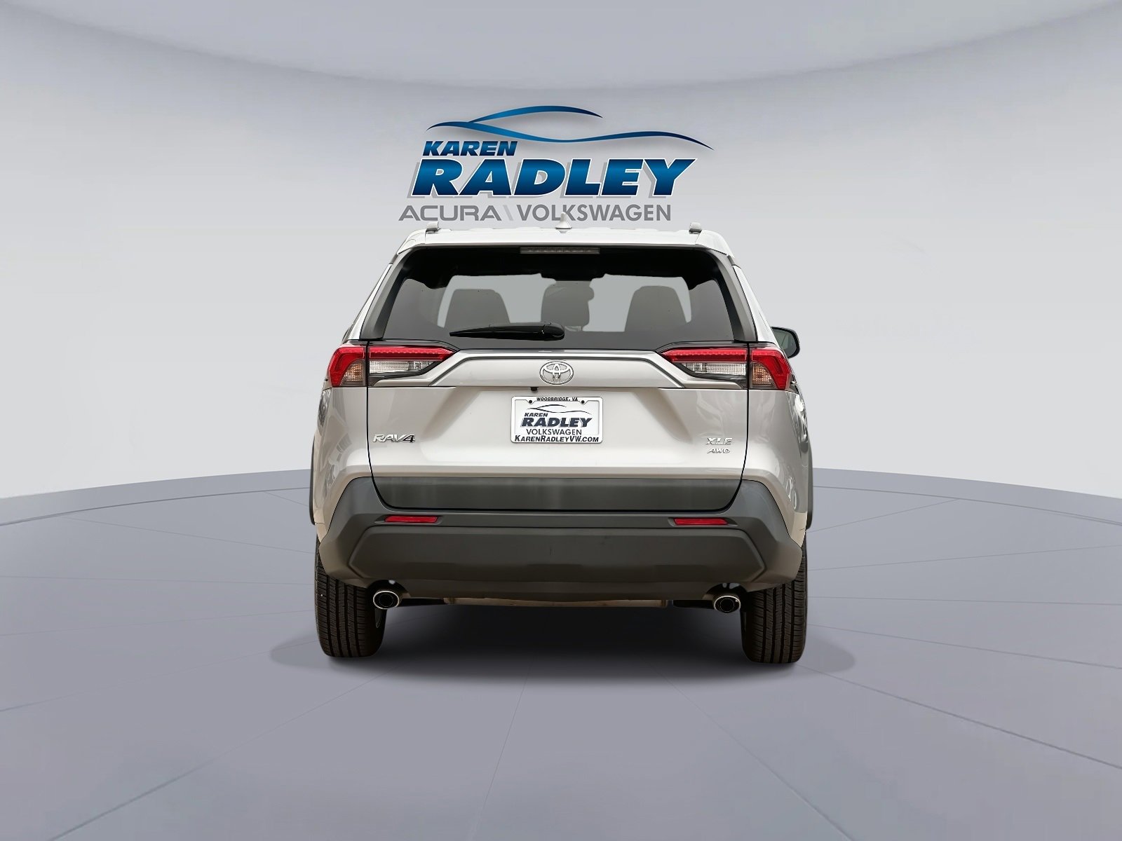 Used 2020 Toyota RAV4 XLE image 3