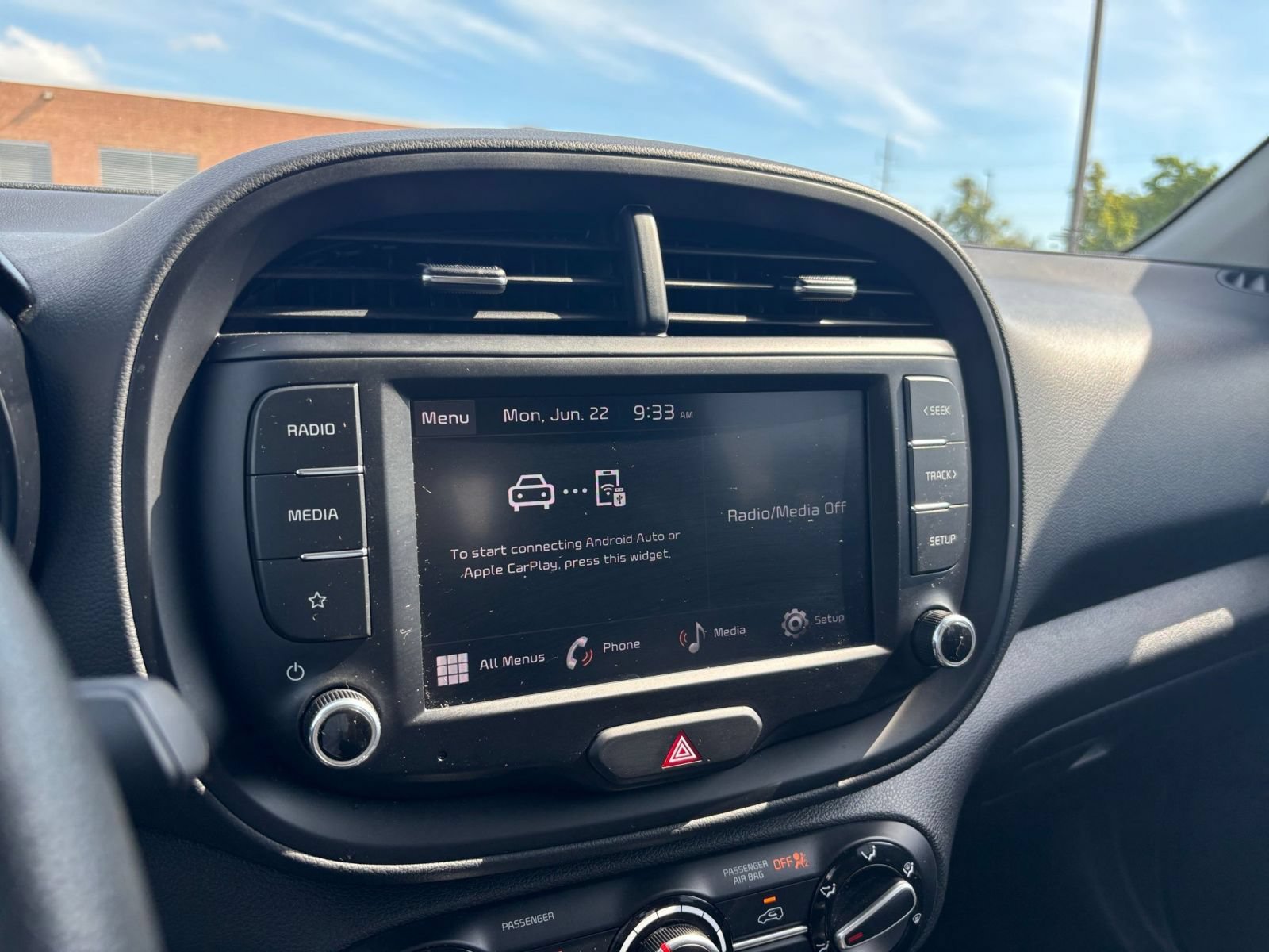 Used 2025 Kia Soul LX w/ LX Technology Package FWD image 20