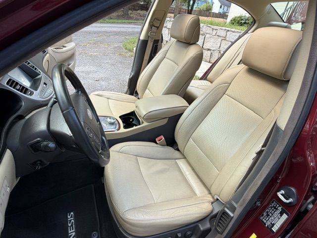 Used 2013 Hyundai Genesis 3.8 w/ Premium Pkg RWD image 6