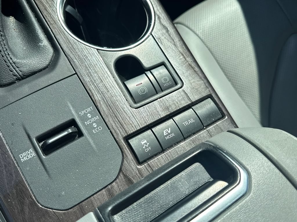 Used 2021 Toyota Highlander Platinum AWD/4WD image 19