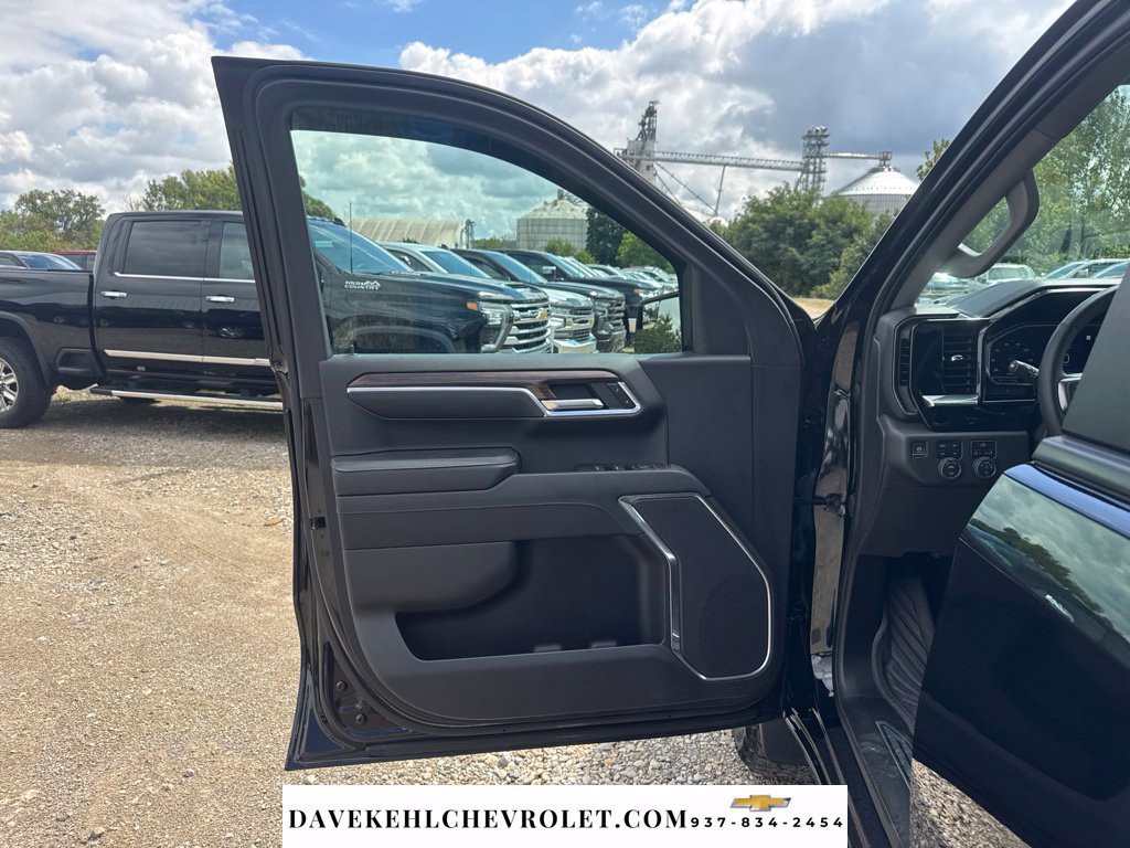 Used 2023 Chevrolet Silverado 1500 LT Trail Boss AWD/4WD image 24
