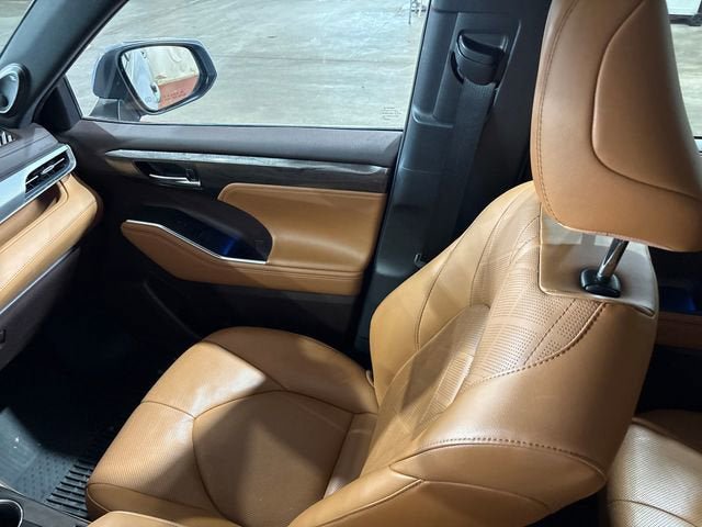Used 2022 Toyota Highlander Platinum AWD/4WD image 31
