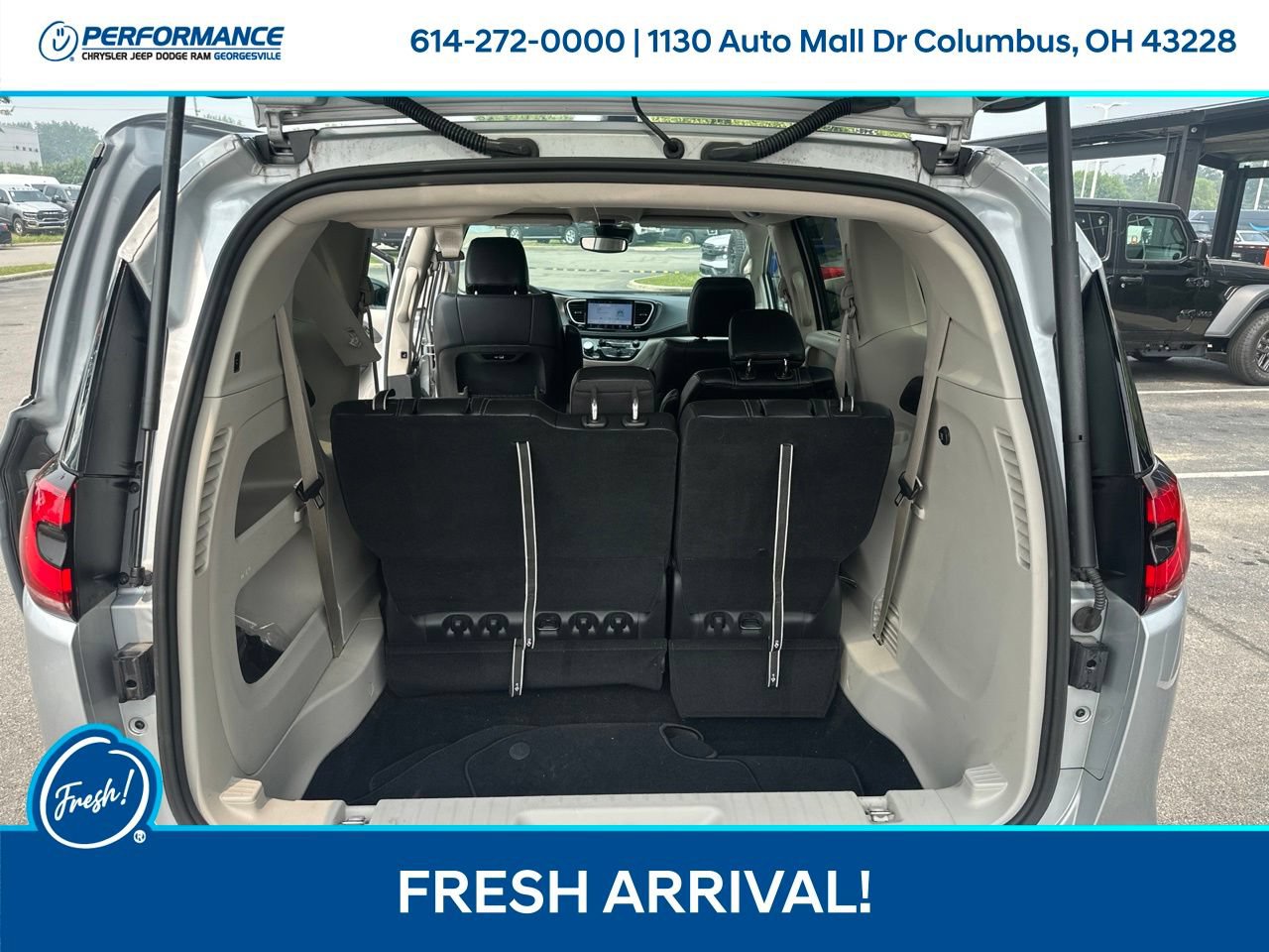 Used 2024 Chrysler Pacifica Touring-L AWD/4WD image 15