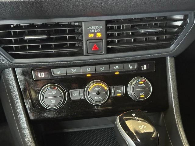 Used 2024 Volkswagen Jetta SE FWD image 29