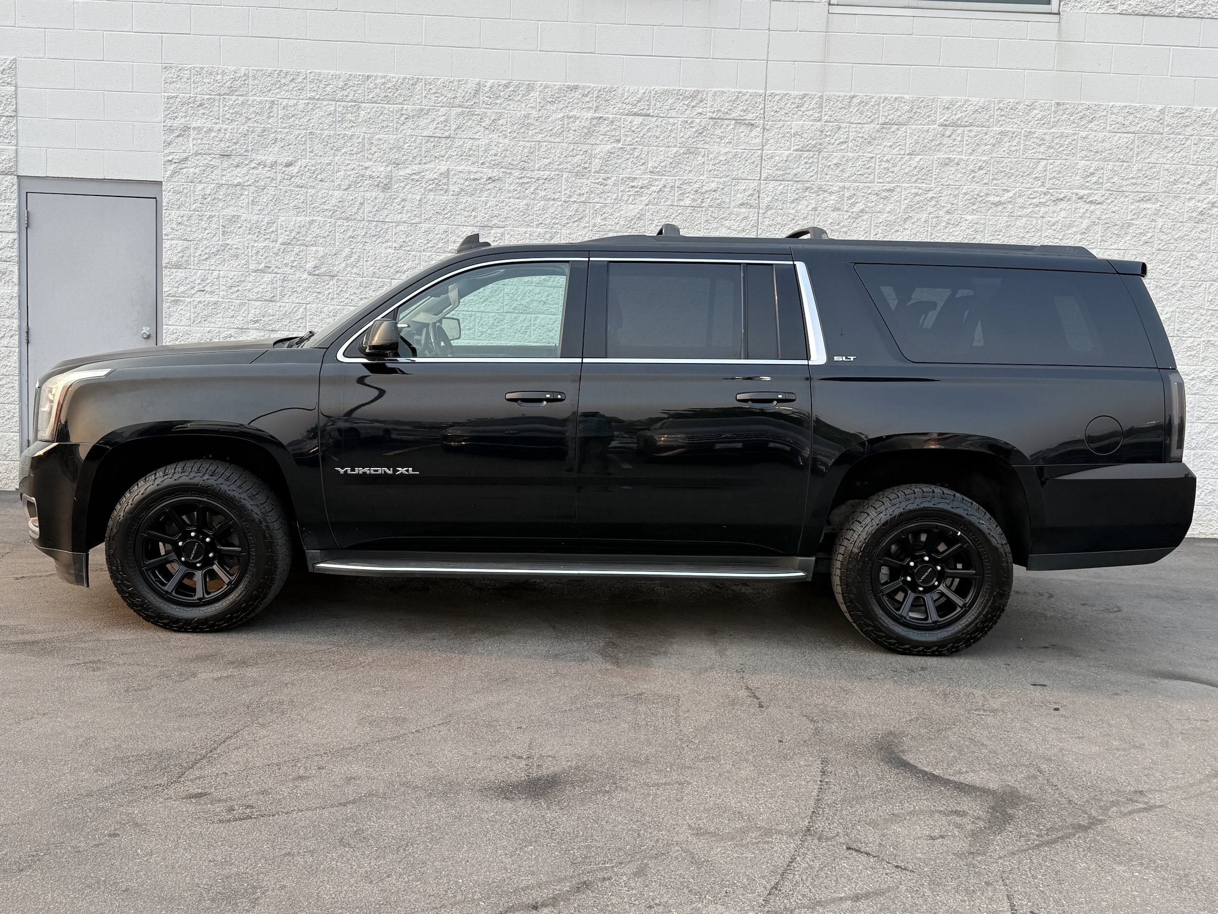 Used 2016 GMC Yukon XL SLT w/ Open Road Package AWD/4WD image 2